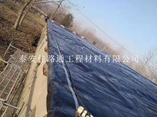 垃圾填埋場防滲膜在施工鋪設(shè)中須嚴格謹慎 垃圾填埋場防滲膜在施工鋪設(shè)中須嚴格謹慎
