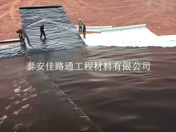 污水處理防滲膜損壞，這 5 大自然因素是主要原因