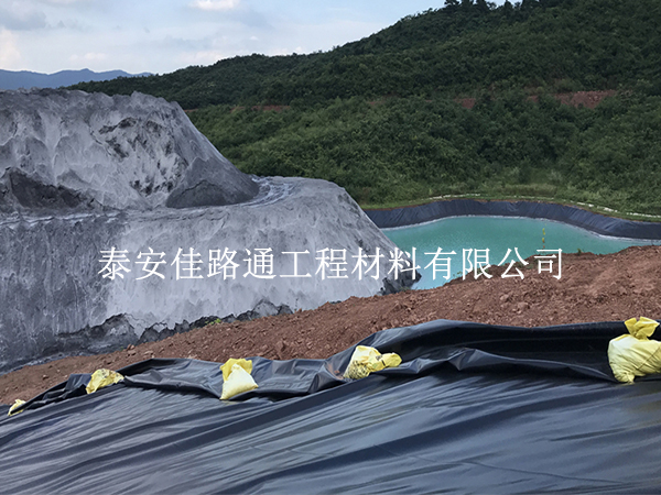 污水處理防滲膜為啥要覆土？這4個關(guān)鍵原因得搞懂